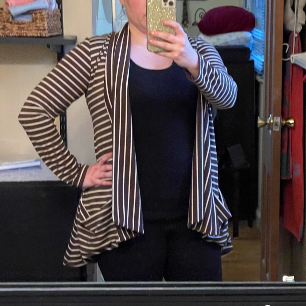 Brown & white knit cardigan, huge pockets, perfect layering piece for fall, EUC - Picture 5 of 7